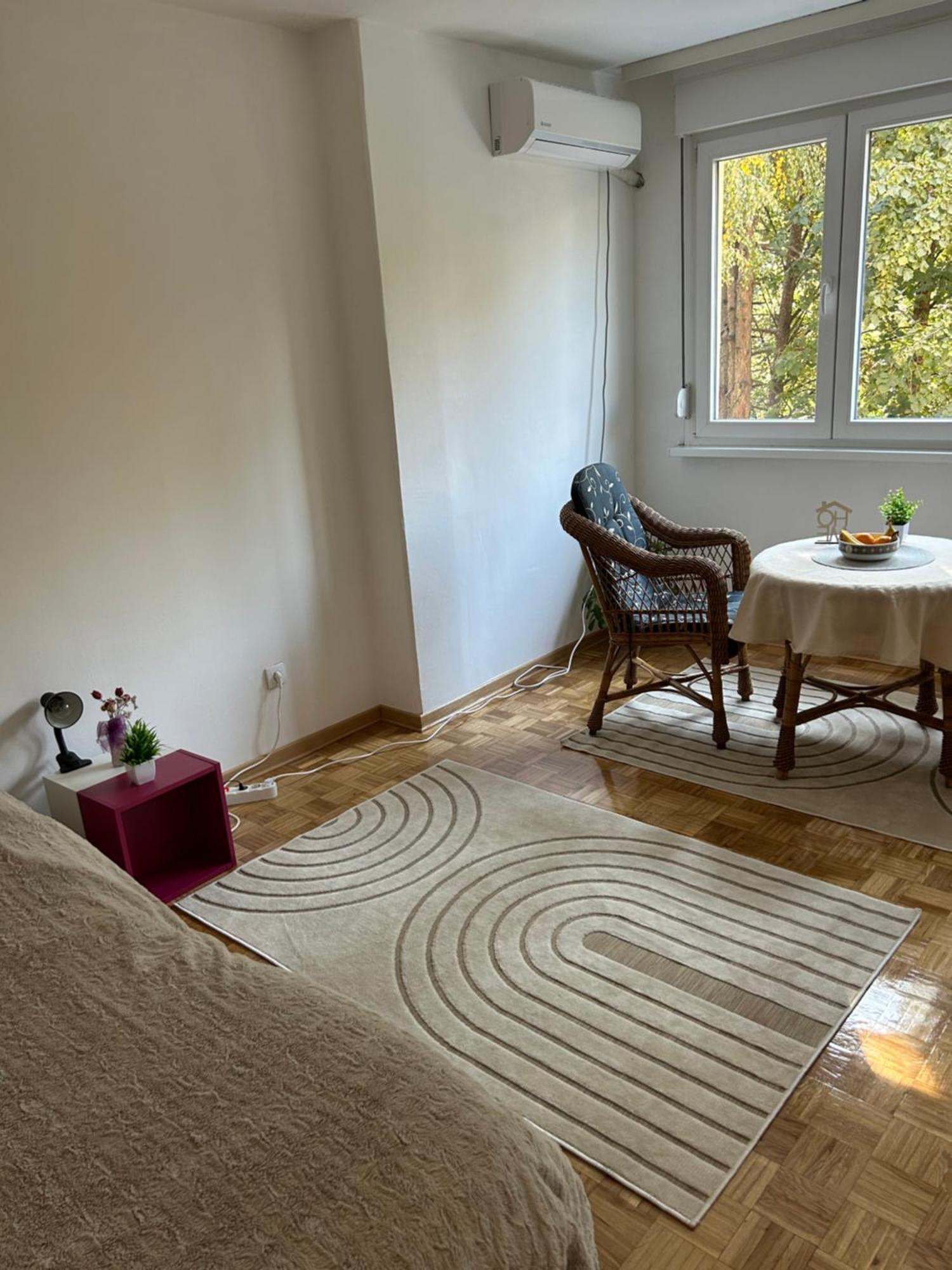Apartment Tejsi *